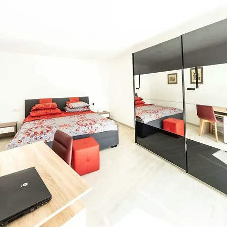 Apartment Ada 2 *