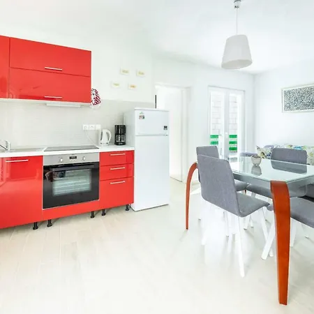 Apartment Ada 2 *