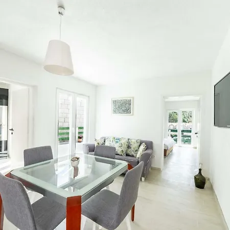 Ada 2 Apartment