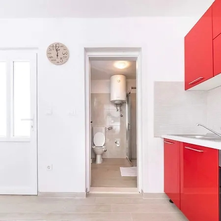 Apartment Ada 2 *